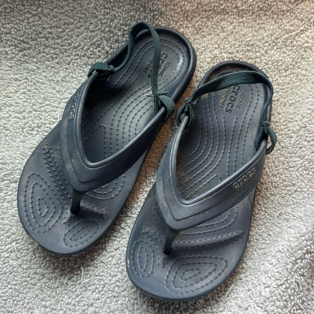 Crocs kid’s flip flops